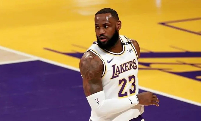 库里VS詹姆斯!湖人勇士附加赛单场定胜负,NBA收视率要爆了