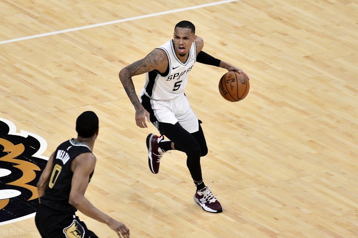 今日NBA：库里37分神勇，詹姆斯被戳眼扔进三分，利拉德大骂格林