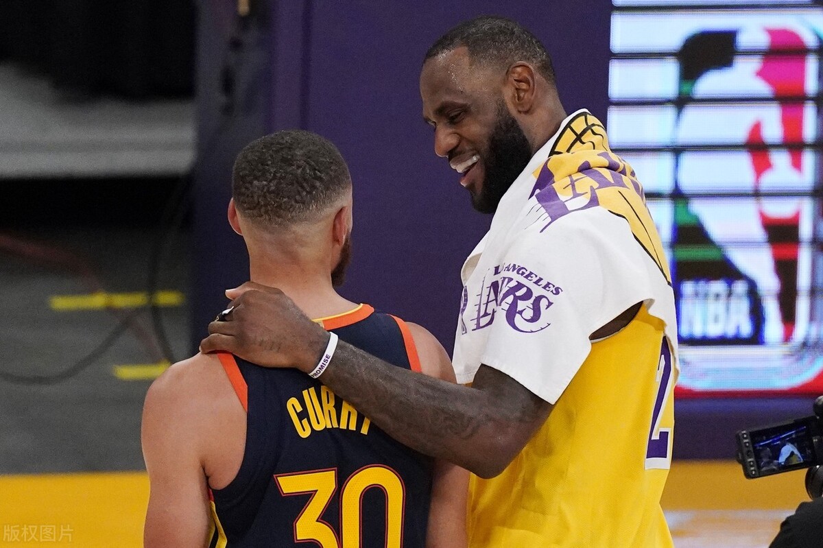 今日NBA：库里37分神勇，詹姆斯被戳眼扔进三分，利拉德大骂格林
