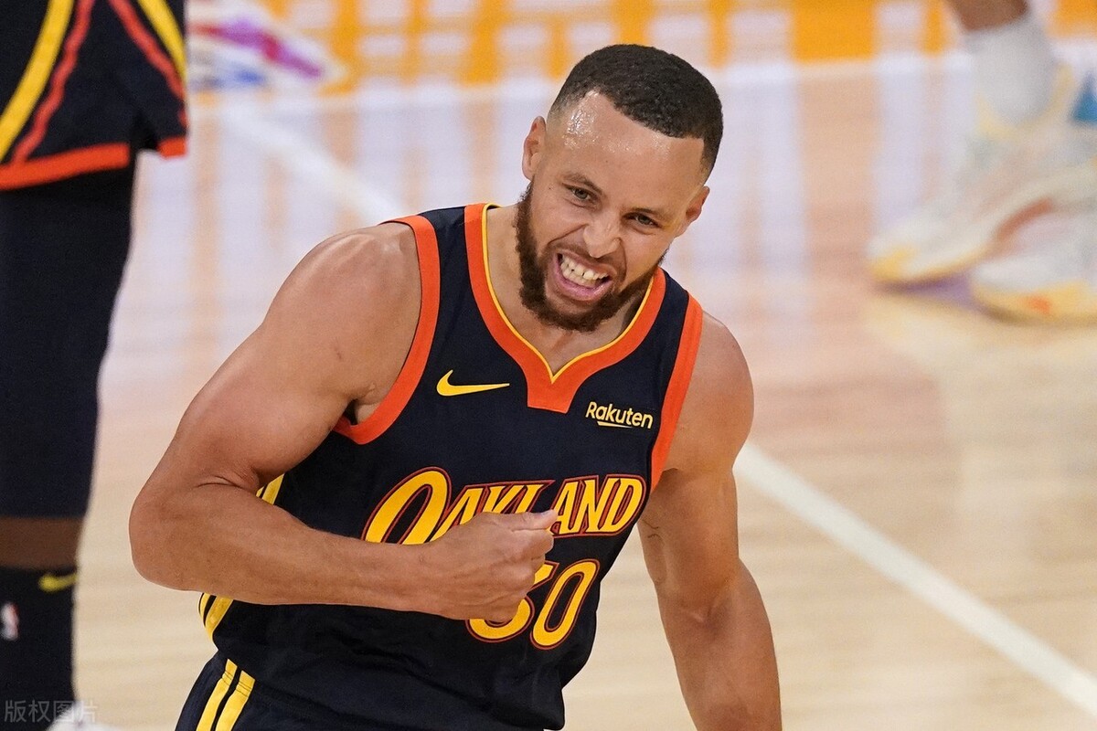 今日NBA：库里37分神勇，詹姆斯被戳眼扔进三分，利拉德大骂格林