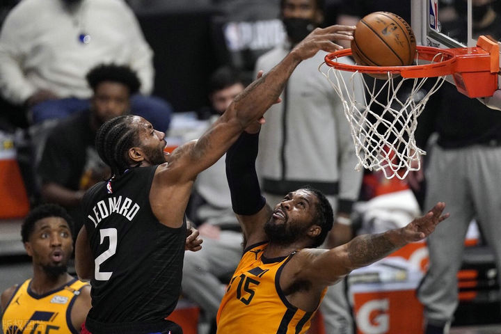 今日NBA：纳什否认字母垫脚，黄蜂对铂金感兴趣，伦纳德力劈华山