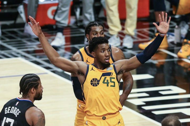 今日NBA：纳什否认字母垫脚，黄蜂对铂金感兴趣，伦纳德力劈华山