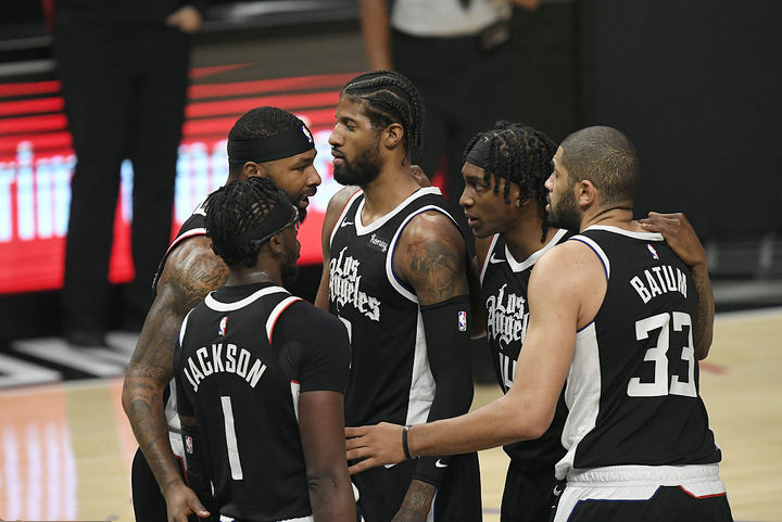 NBA争冠形势彻底乱了!东西部第一全出局,三大夺冠热门掉链子