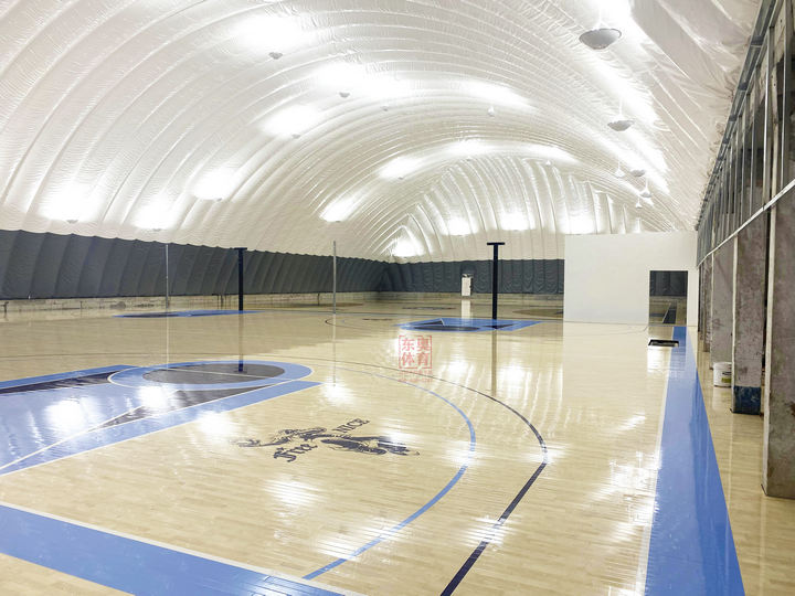 NBA赛场的地板是什么材质的？篮球馆体育木地板